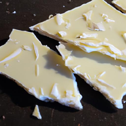 Decadent Keto White Chocolate Bark: Low-Carb Sweet Treat