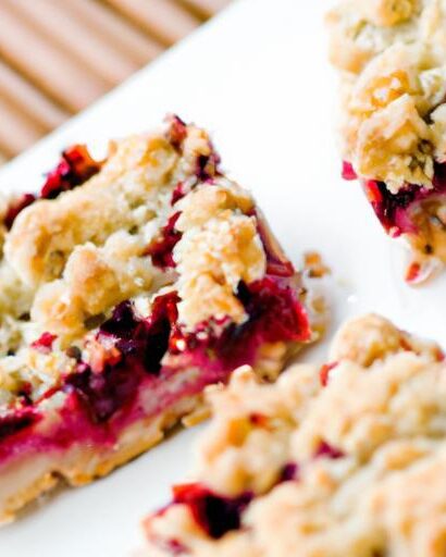 Delight in Every Bite: Irresistible Raspberry Crumble Bars