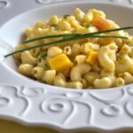 Creamy One-Pot Mac & Cheese with Fresh Veggie Boost
