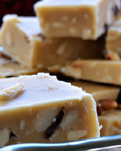 Decadent Macadamia Nut Fudge: A Sweet Tropical Delight